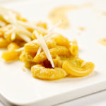 Maccheroncini Al Torchio Con Canocchie, Stufato Di Porri e Mele Verdi, Gocce Di Tartufo Nero