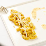 Maccheroncini Al Torchio Con Canocchie, Stufato Di Porri e Mele Verdi, Gocce Di Tartufo Nero